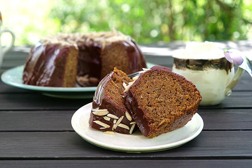 Zucchinikuchen Mit Schokoglasur Rezept Zotter Schokolade